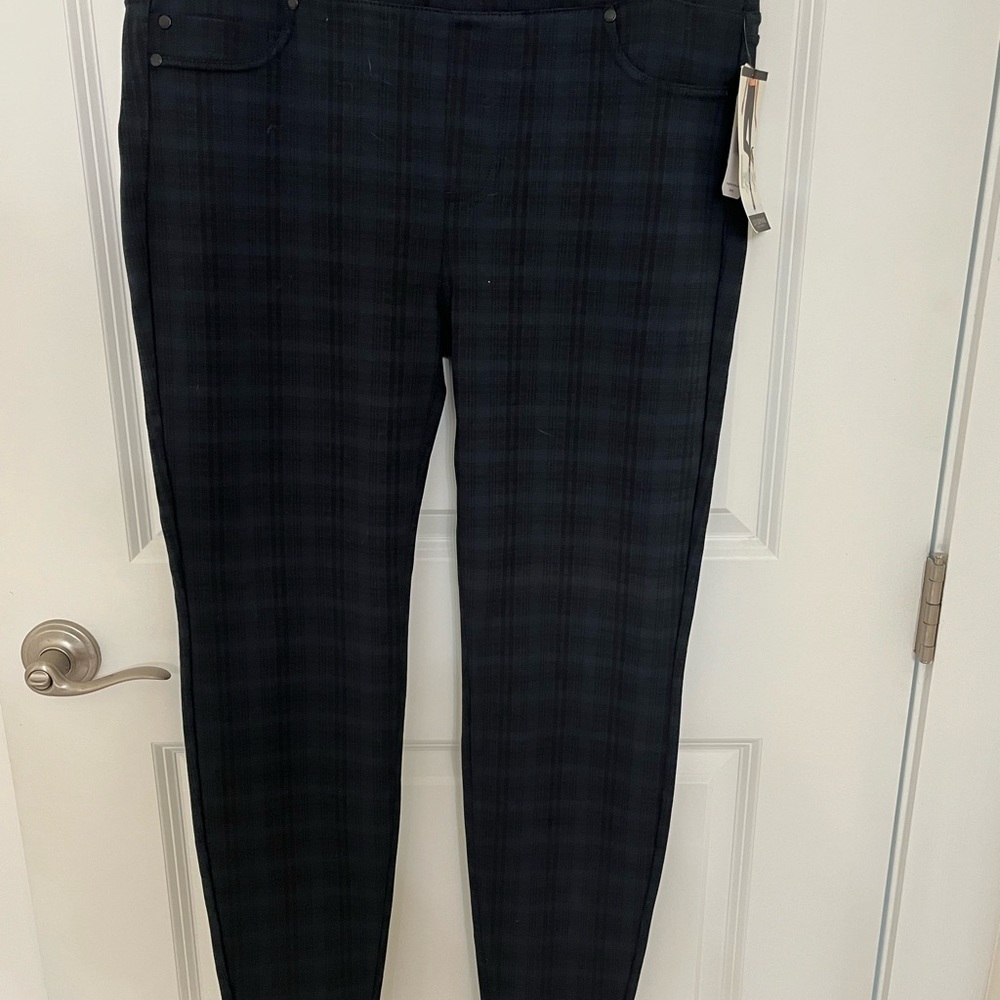 Perfect for holidays! Tartan Fun plaid!Liverpool-legging NWT